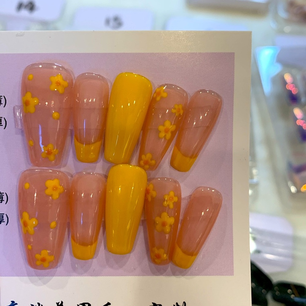 9 daisy press on nails m